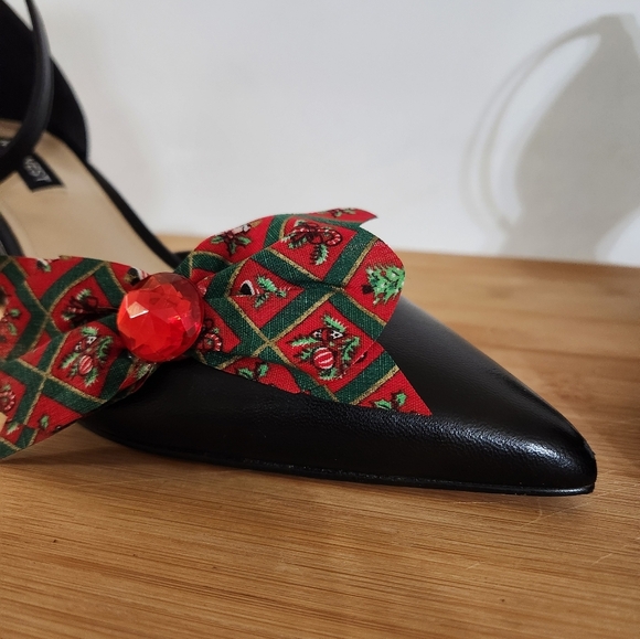 Hand Crafted Shoes - Hand Crafted Shoe Clips Christmas Bows with Red Crystal Red Green Decor